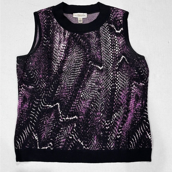 St. John Tops - St John Sport geometric sleeveless tank top Size small